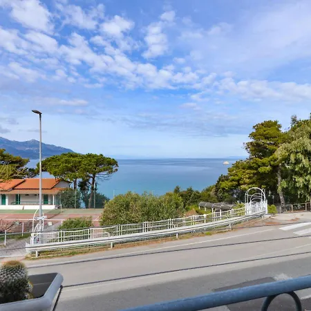 Apartamento Al Tramonto By Interhome *